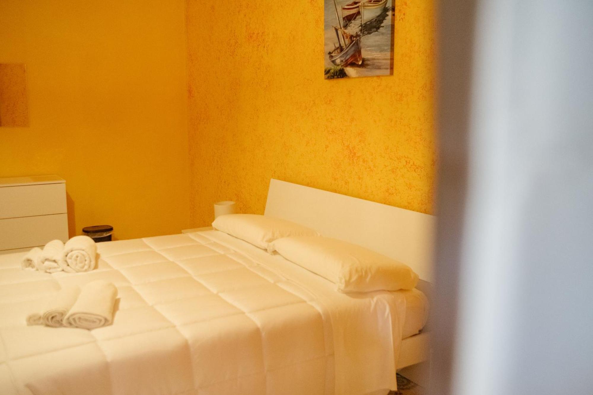 Domus Aurea Relax Room Salerno Exterior foto