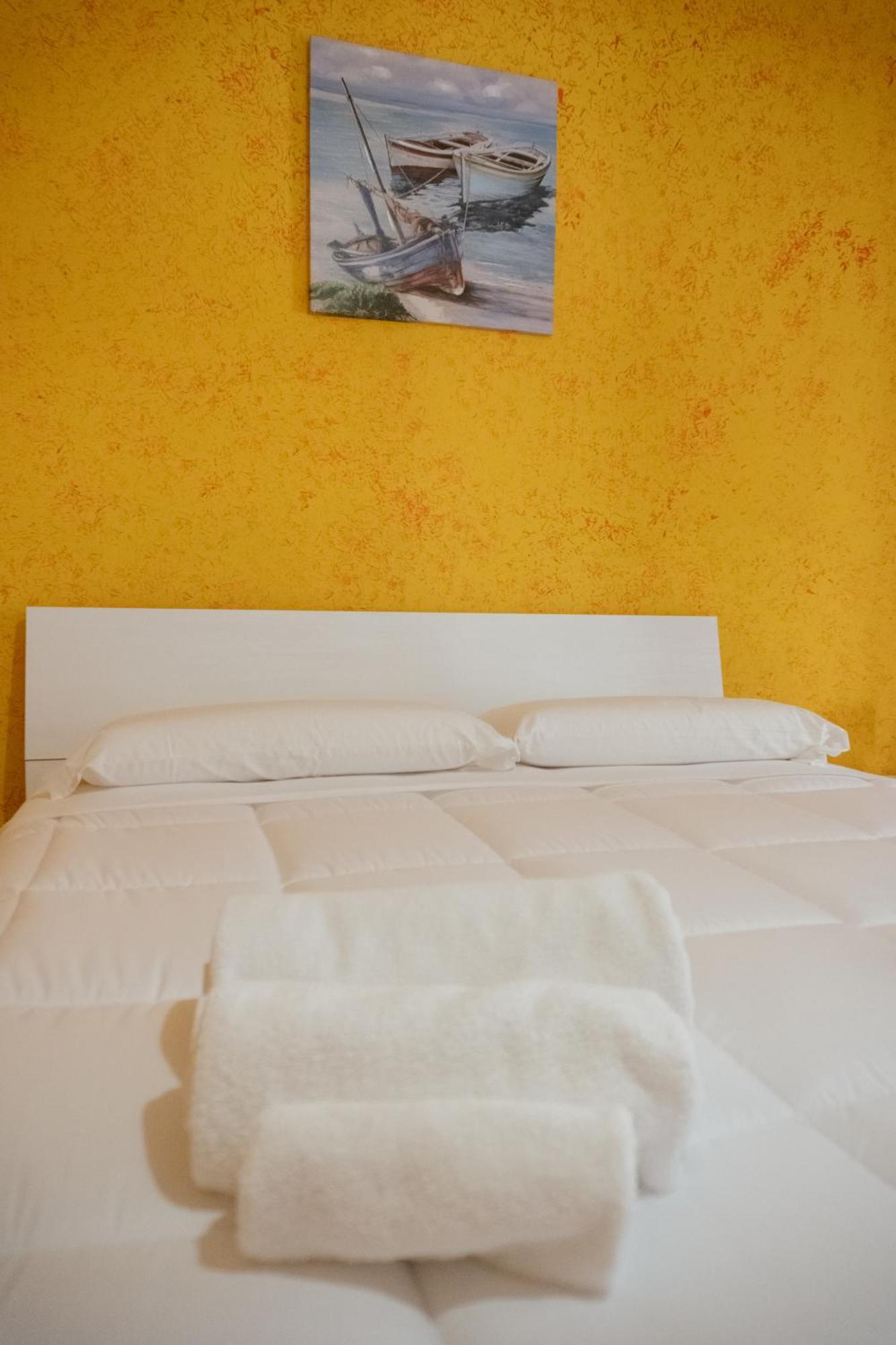 Domus Aurea Relax Room Salerno Exterior foto